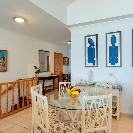 Marina Ii Beachfront By Holidays Villa *